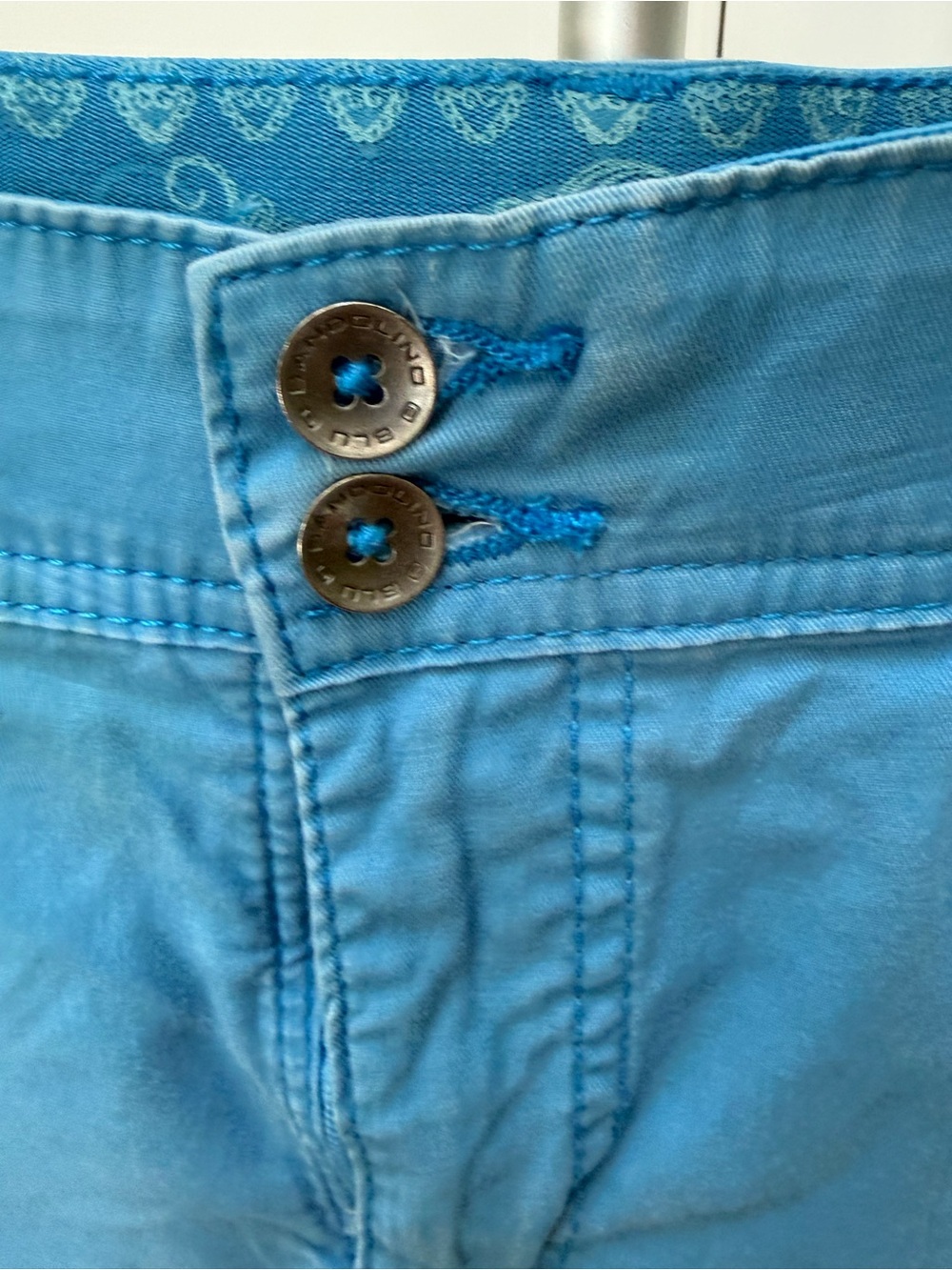 Bandolino Turquoise Straight-Leg Capris - Picture 2 of 9
